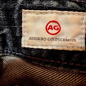 Shredded ex-boyfriend, slouchy, slim cut jeans. Women’s size 28 R